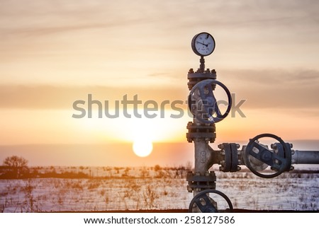 Gas pipe with pressure gauge