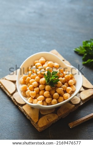 Cooked chickpeas in white bowl. Ingredient for Tasty vegetarian food. Boiled chickpeas, selective focus Stockfoto © 