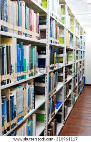 De focused /Blurred image of books on the shelves