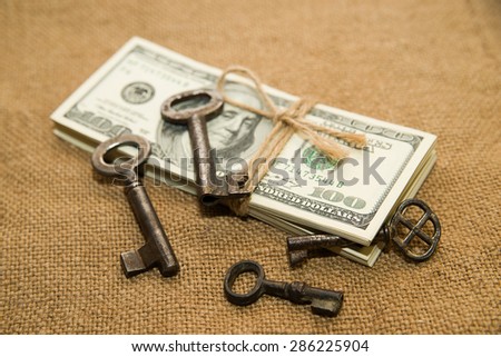 One pack of dollars tied up with rope and keys  in the old cloth