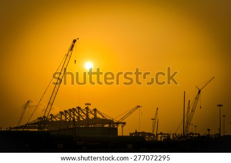 Silhouette construction in the port
