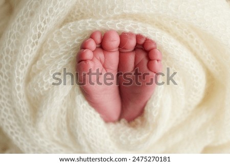 Similar – Foto Bild Nahaufnahme einer Baby-Hand beim Baden