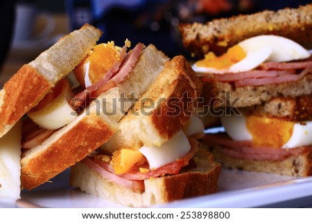 egg and bacon sandwich