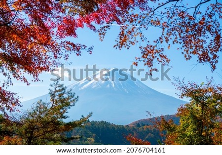 Mount Fuji (富士山, Fujisan, Japanese: [ɸɯꜜ(d)ʑisaɴ] (About this soundlisten)), located on the island of Honshū, is the highest mountain in Japan, standing 3,776.24 m (12,389.2 ft). It is the second-high 商業照片 © 
