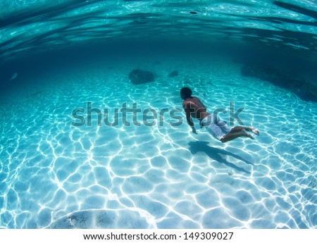 Young man diving on a breath hold in a tropical sea