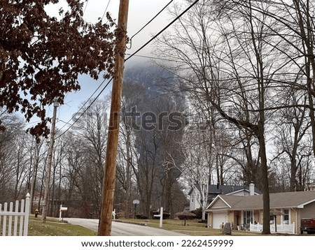 EAST PALESTINE, OH - Circa Feb 2023: The rising smoke cloud after authorities released chemicals from a train derailment as seen from the ground in a nearby neighborhood. Photo credit: RJ Bobin. Stock foto © 