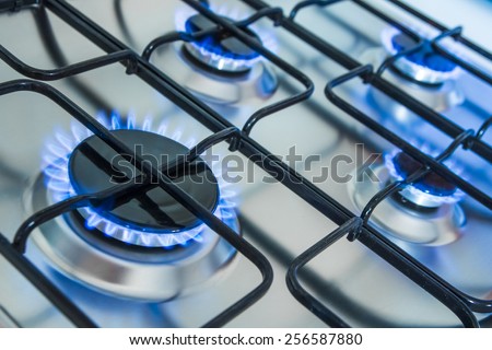 cooker with blue glas falmes