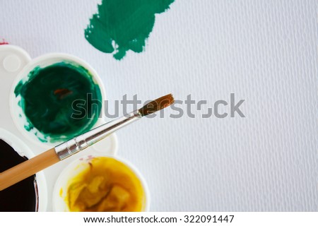 paint brush with color plate on watercolor paint paper