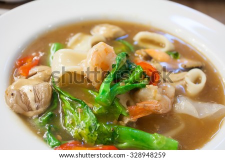 Seafood and Noodles in a Creamy Sauce, Rad Na noodles delicious tradition thai food