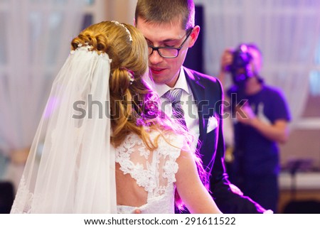 first gentle romantic special wedding dance just married couple
