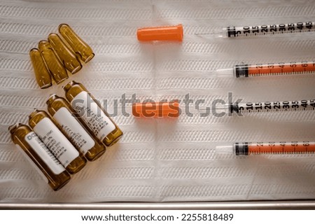 Sao Paulo, SP, Brazil - January 22 2023: Tray with paper and open brown ampoules and syringes with and without needles. Foto stock © 
