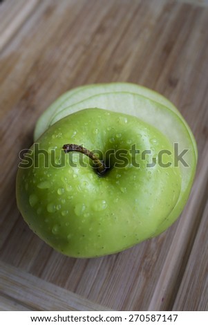 Granny smith apple sliced