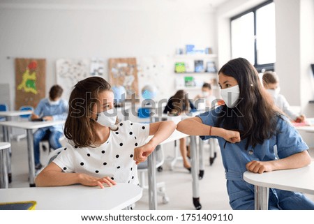 Similar – Foto Bild Rückkehr zur Schule nach den Sommerferien in der neuen Normalität. Soziale Distanzierung und Fernunterricht während der Quarantäneabschaltung. Lifestyle-Porträt eines stilvollen Generation Z-Mädchens, sieben Jahre alt, in Freizeitkleidung, bei den Hausaufgaben und am Computer im Café