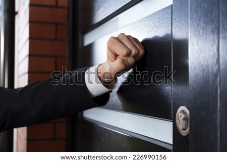 Close-up of hand knocking on the door Foto d'archivio © 