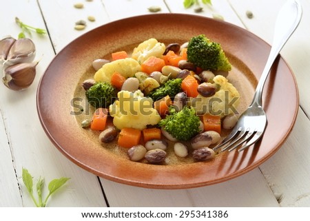 Broccoli, cauliflower, squash and beans with pumpkin seeds