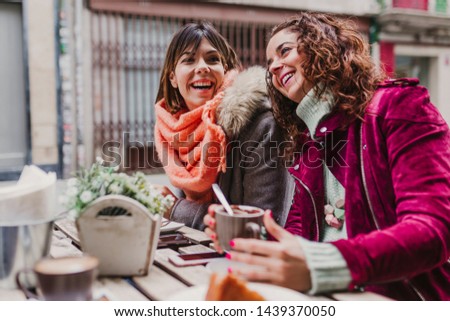 Similar – Foto Bild Drei glückliche Freunde bei der Besichtigung der Brücke von Porto bei Sonnenuntergang. Reisen, Freundschaft und Lifestyle