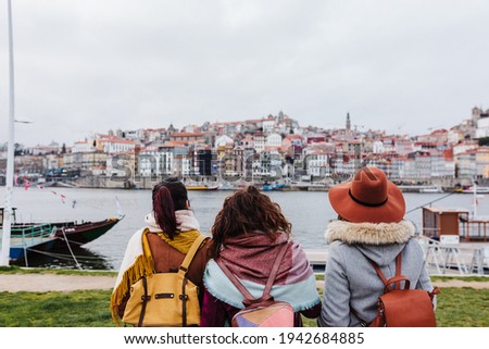 Similar – Foto Bild Drei glückliche Freunde bei der Besichtigung der Brücke von Porto bei Sonnenuntergang. Reisen, Freundschaft und Lifestyle