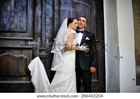 wedding couple at the old doors
