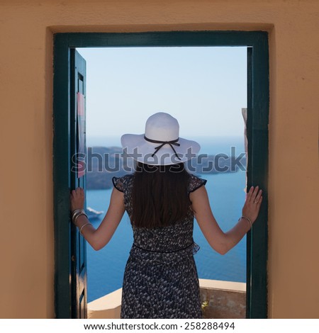 the door into summer, the Girl in the hat standing at the open door