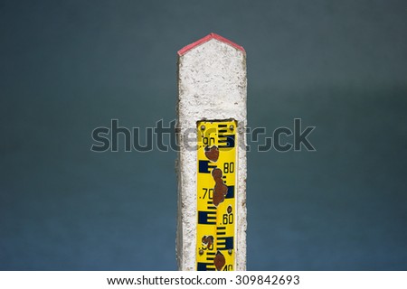 measuring water level