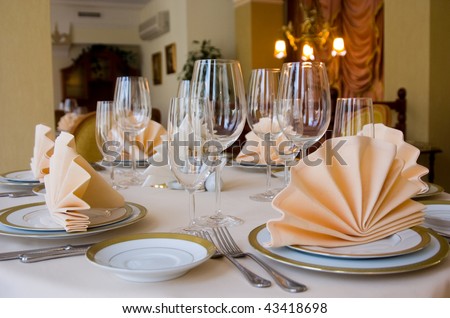 Table setting with plate and a napkin