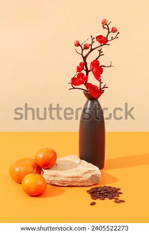 Foto Bild Orangefarbene Mandarinen in Keramik-Ornamentschale auf Holztisch