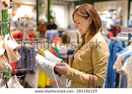 woman buys shoes