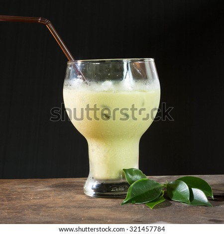 Green tea, milk