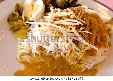 Rice vermicelli, Thai rice noodles, usually eaten with curries.