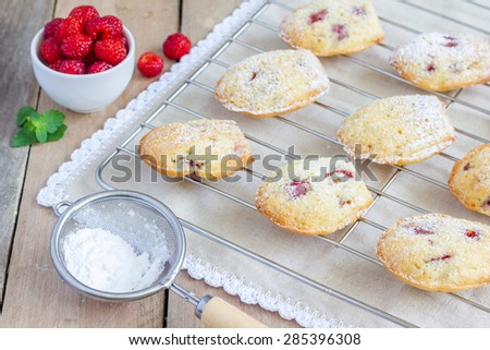 Madeleines cookie with raspberry on cooling rack