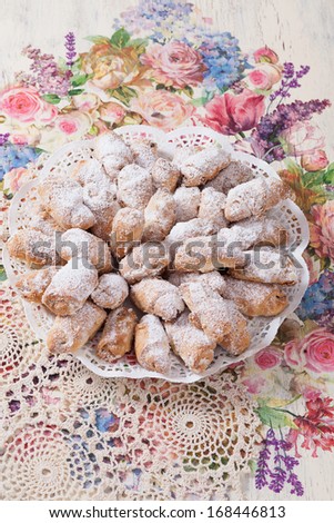 biscuits with icing sugar on a plate