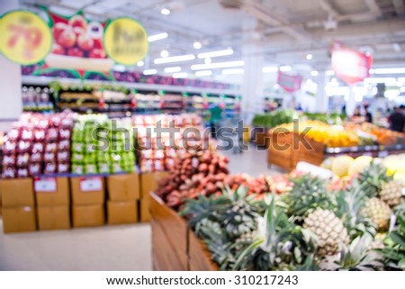 Shopping blur in the super market.\
The corridor filled with fruits, vegetables and other products. And products on the shelves in supermarkets.