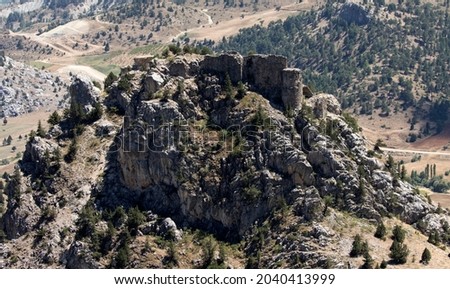 Castle Kapan, now known as the Geben Meryemçil Kalesi, a ruined castle in Göksun district of Kahramanmaraş Province in Turkey. Zdjęcia stock © 
