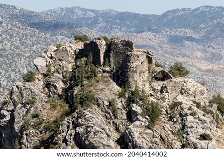 Castle Kapan, now known as the Geben Meryemçil Kalesi, a ruined castle in Göksun district of Kahramanmaraş Province in Turkey. Zdjęcia stock © 