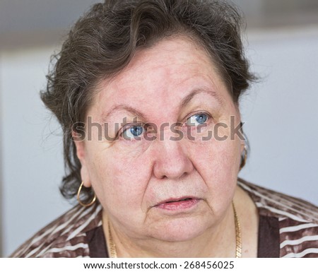 An elderly woman talking to someone.A close-up portrait.Full face.