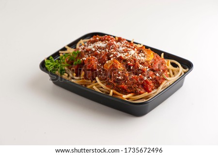 Spaghetti with marinara and homemade meatballs topped with Parmesan cheese and Italian parsley. Served in a to go container. Сток-фото © 