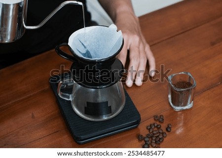 Similar – Foto Bild Zubereitungsprozess von V60-Kaffee, Filterkaffee, Aufgießen von heißem Wasser auf den Kaffee