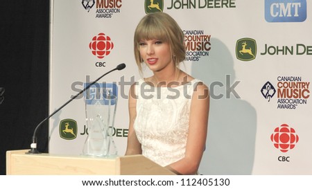 SASKATOON, CANADA - SEPT 9:  Taylor Swift with the New Generation Award at the 2012 Canadian Country Music Association Awards at Credit Union Centre on September 9, 2012 in Saskatoon, Canada