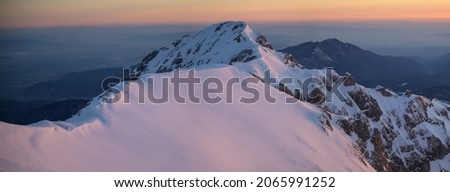 winter sunrise over mountain ridge Imagine de stoc © 