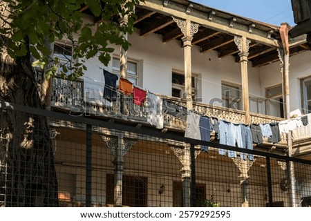 Similar – Foto Bild Historische Gebäude und Wäscheleinen in der Altstadt von Venedig in Italien