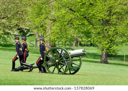 LONDON - UK, MAY 08: The King\'s Troop in Green Park ready to remove his cannons after firing gun salutes for the State Opening of Parliament on May 8, 2013 in London.