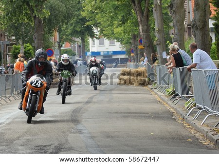 MIDDELHARNIS - AUGUST 6: The Grand Prix of Middelharnis shows vintage motor cycles racing through the streets on august 6 , 2010 in Middelharnis, Netherland