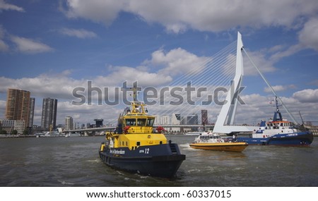 ROTTERDAM - SEPTEMBER 4: The World Port Days in the port of Rotterdam showing many boats on the maasriver and around the famous Erasmus bridge on september 4 , 2010 in Rotterdam, Netherland