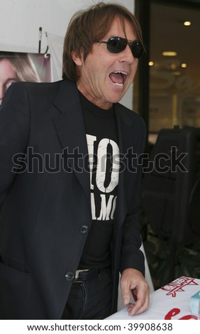 MEXICO CITY- OCT 13: Singer Ricardo Montaner Attends his new book  launch 