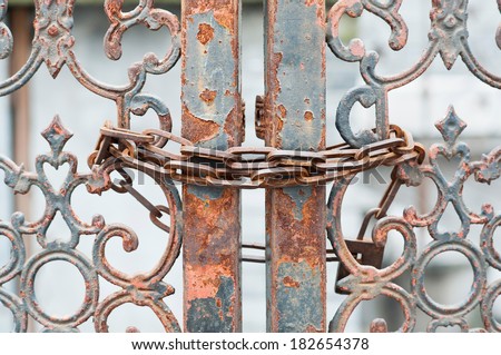 Rusting gate locked with chain