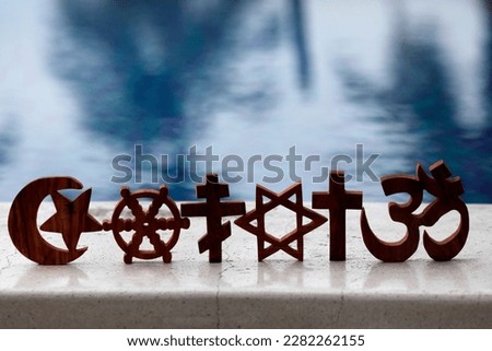 Religious symbols of Catholicism, Islam, Judaism, Orthodoxy, Protestant, Buddhism and Hinduism. Interreligious, interfaith dialogue and spirituality concept,
 Foto stock © 
