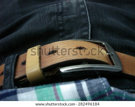 Leather belt on the waist.