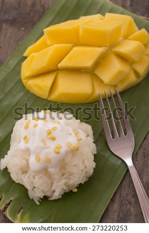 Mango with rice stick and coconut milk thai dessert