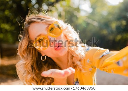 Similar – Foto Bild Selfie eines glücklichen Paares im Rückspiegel eines Quads. Ausflug.