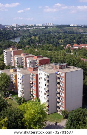 Foto Bild triste Hochhausfassade kurz vor dem Abriss /Rückbau